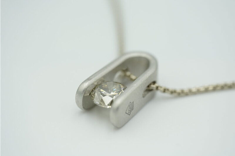 Anhänger, Grünlich-Bräunlich-Gelb, 2.53 Karat