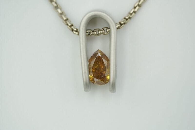 Anhänger, Gelblich-Orange, 1.02 Karat