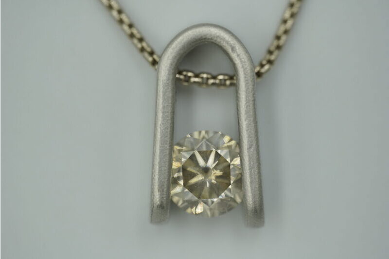 Anhänger, Grünlich-Bräunlich-Gelb, 2.53 Karat