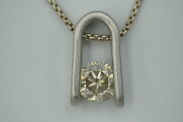 Anhänger, Grünlich-Bräunlich-Gelb, 2.53 Karat